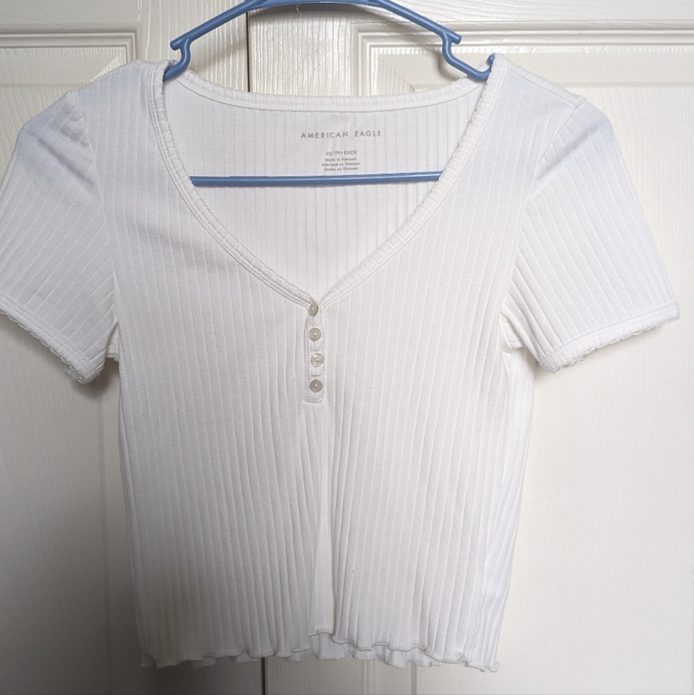 American Eagle cropped blue tee